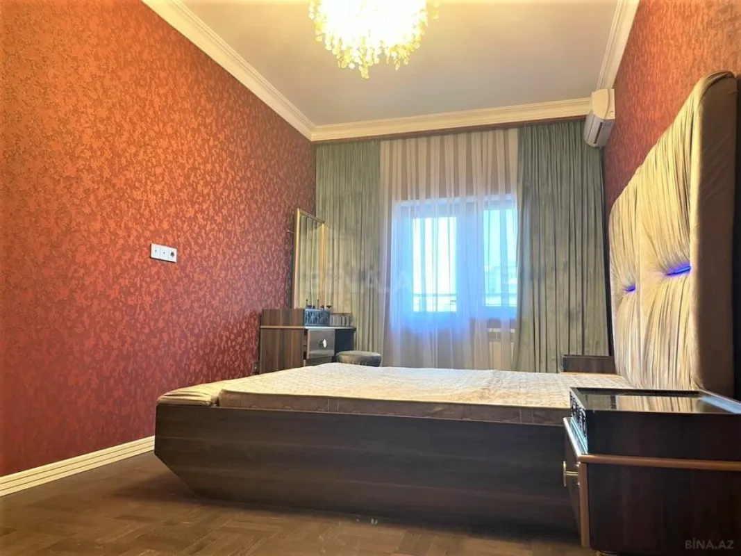 Satılır 5 otaqlı mənzil 220.5 m²
