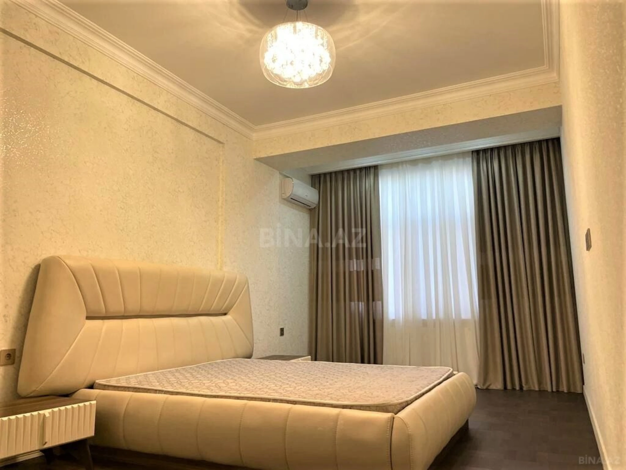 Satılır 5 otaqlı mənzil 220.5 m²