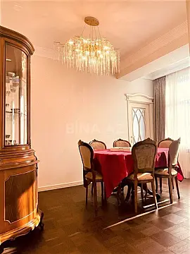 Satılır 5 otaqlı mənzil 220.5 m²