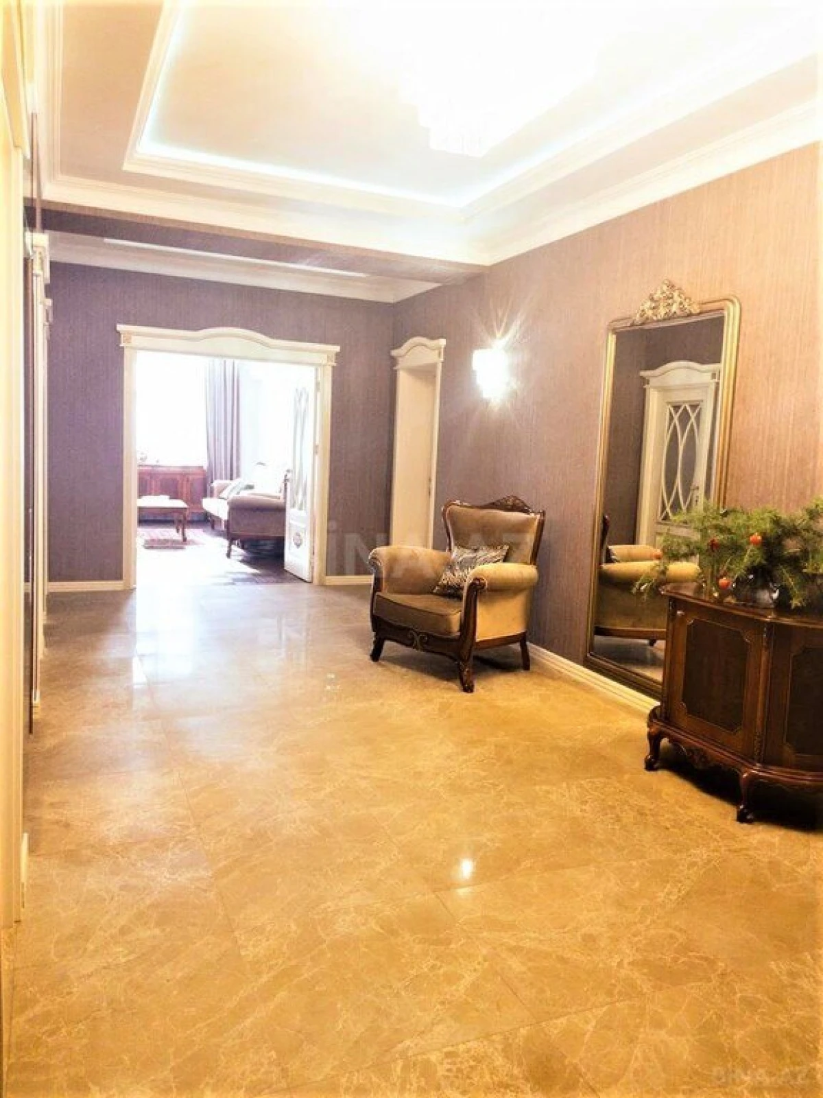 Satılır 5 otaqlı mənzil 220.5 m²