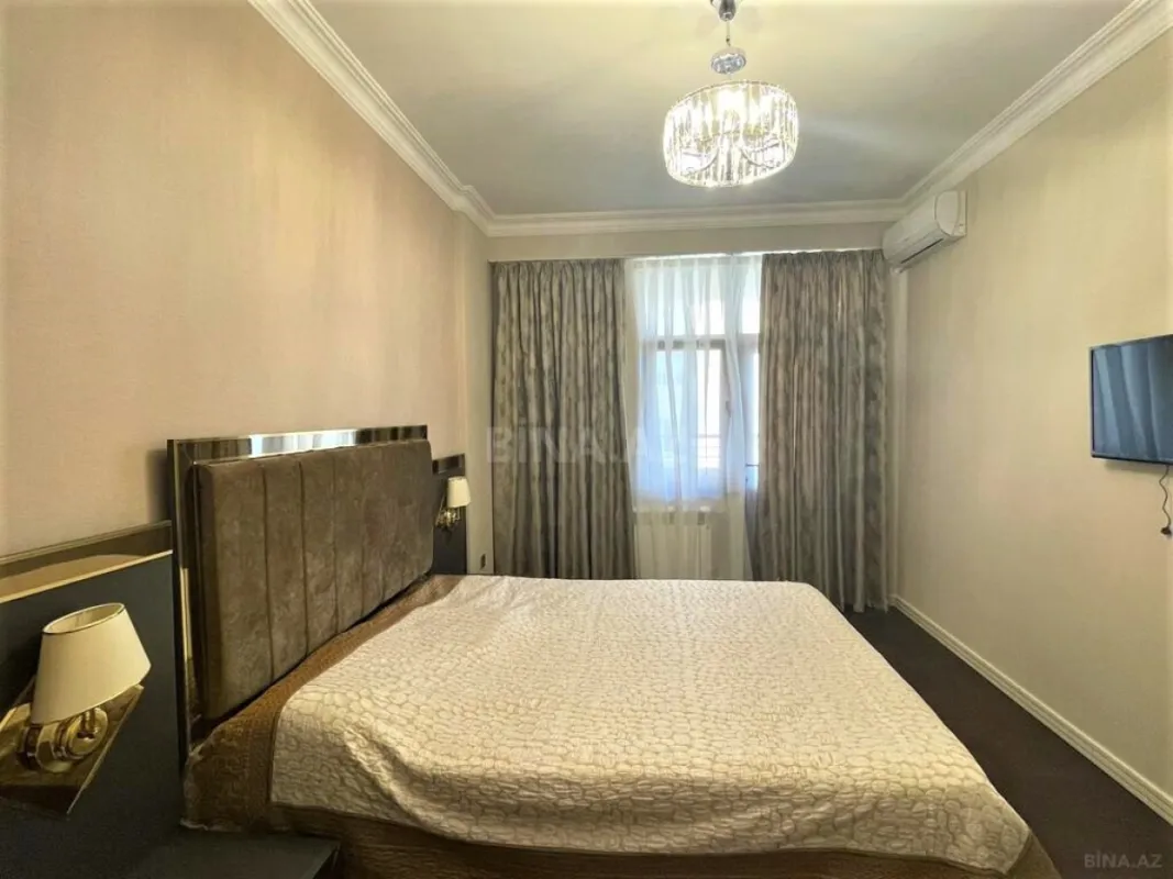 Satılır 5 otaqlı mənzil 220.5 m²