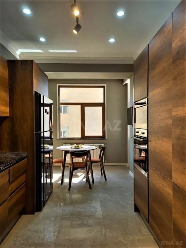 Satılır 5 otaqlı mənzil 220.5 m²