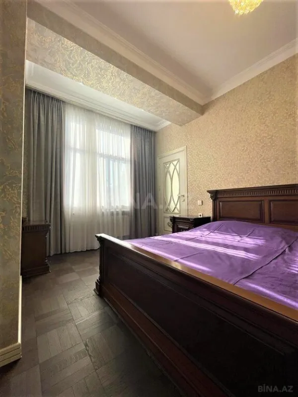 Satılır 5 otaqlı mənzil 220.5 m²