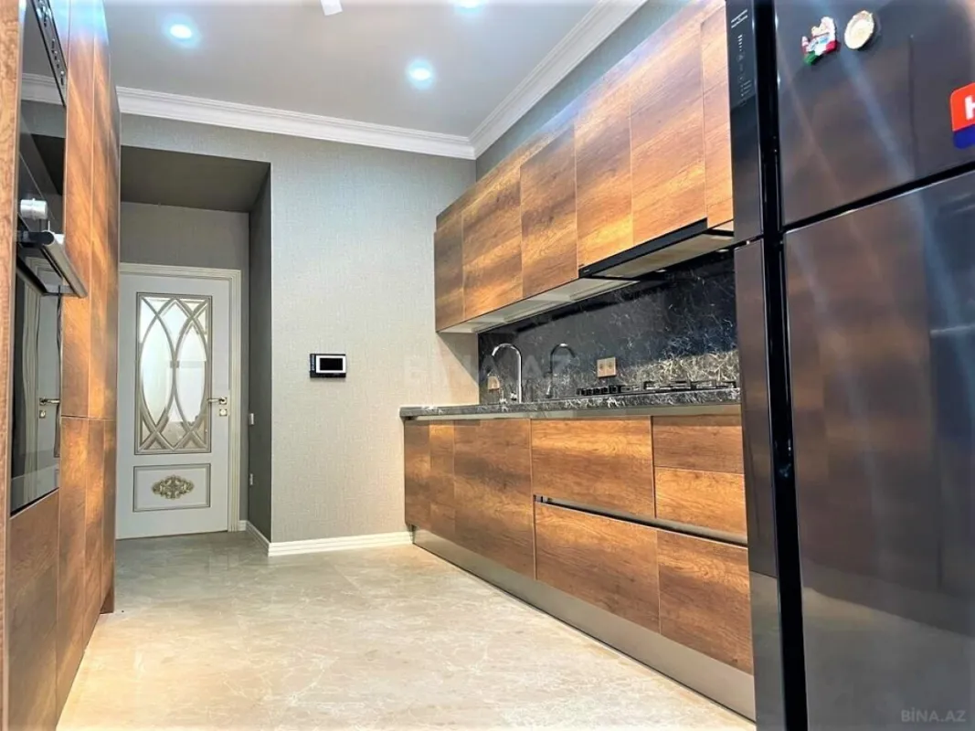 Satılır 5 otaqlı mənzil 220.5 m²