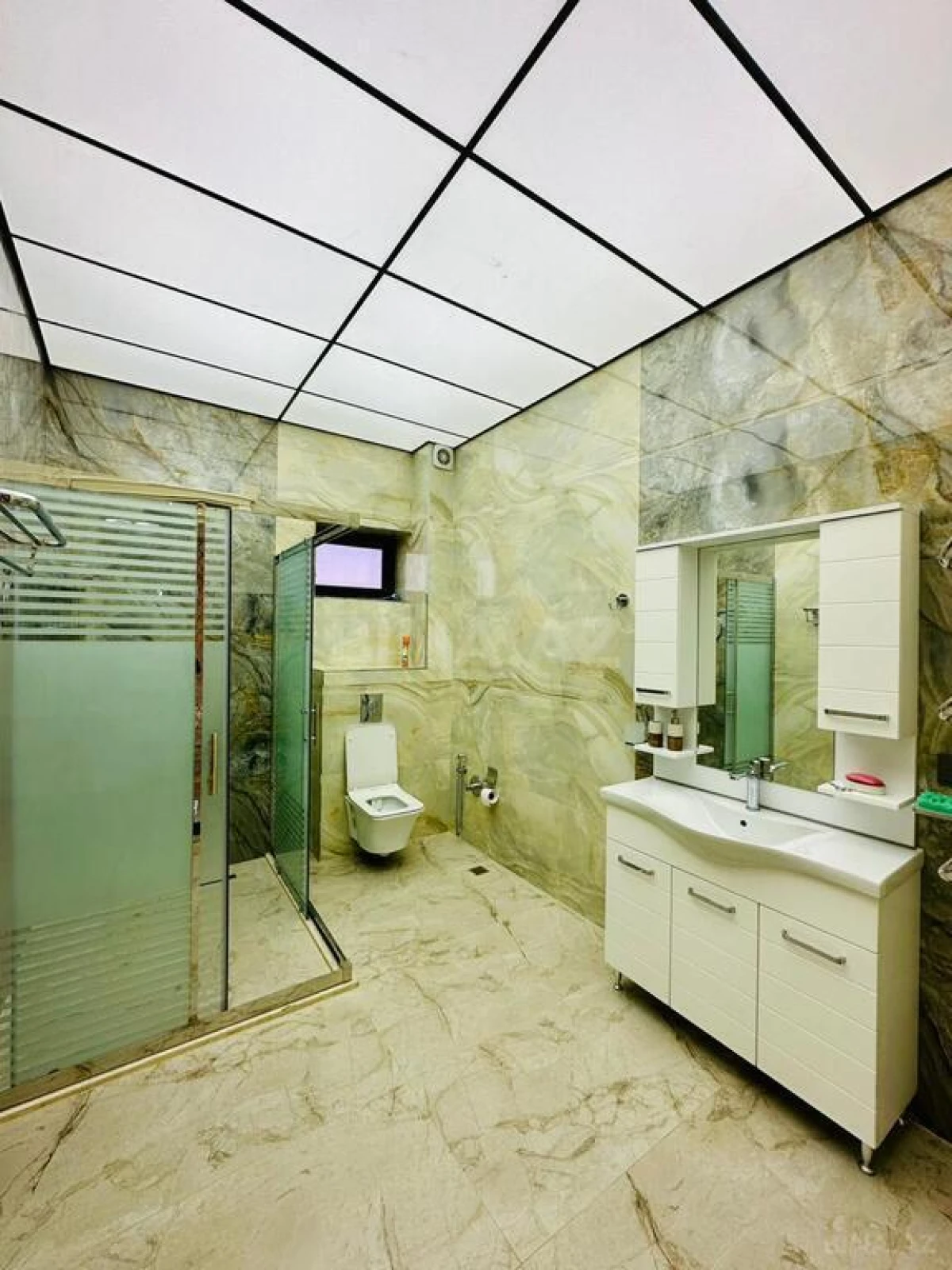 Satılır 6 otaqlı həyət evi 380 m²