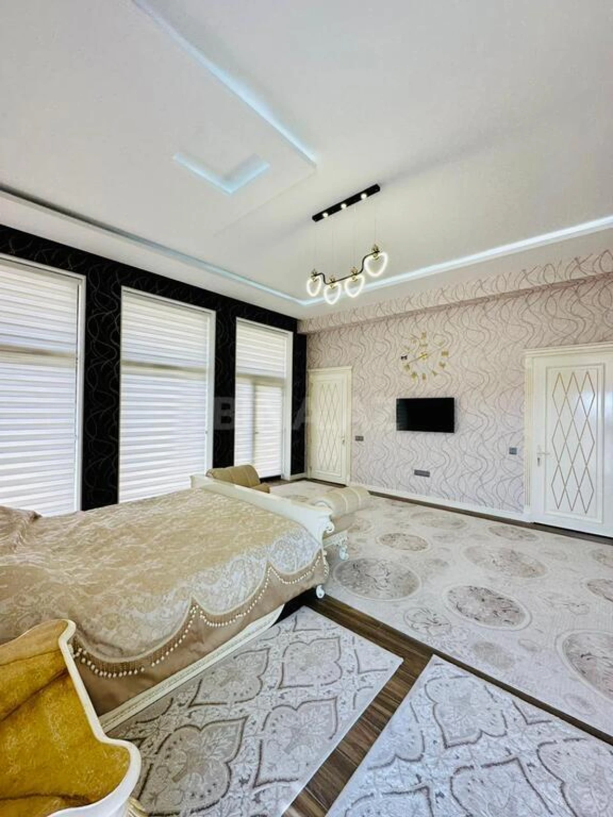 Satılır 6 otaqlı həyət evi 380 m²