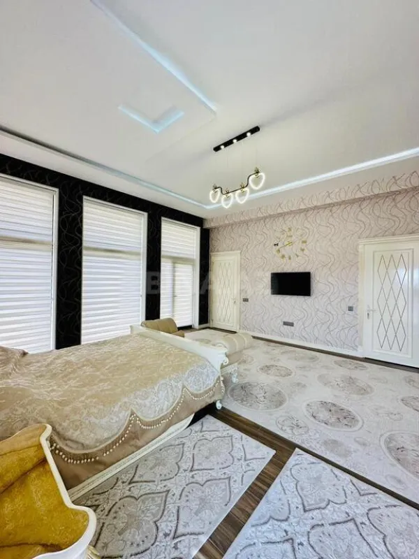 Satılır 6 otaqlı həyət evi 380 m²