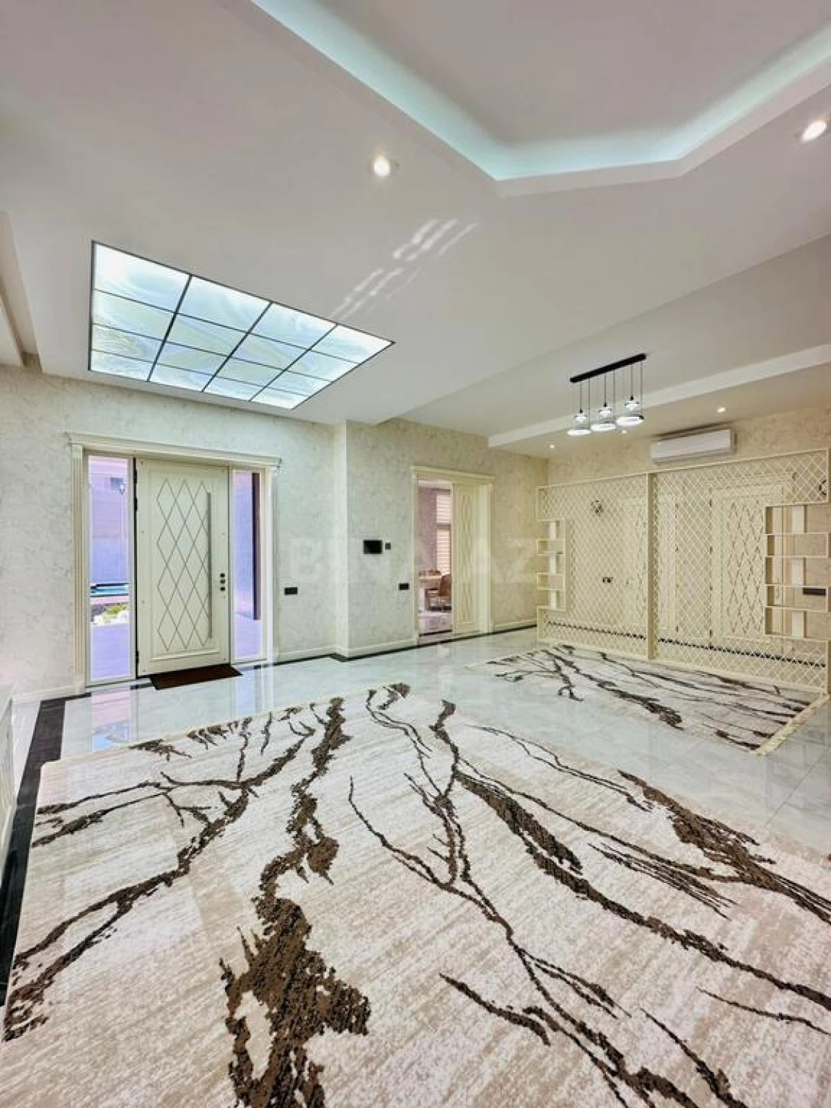 Satılır 6 otaqlı həyət evi 380 m²