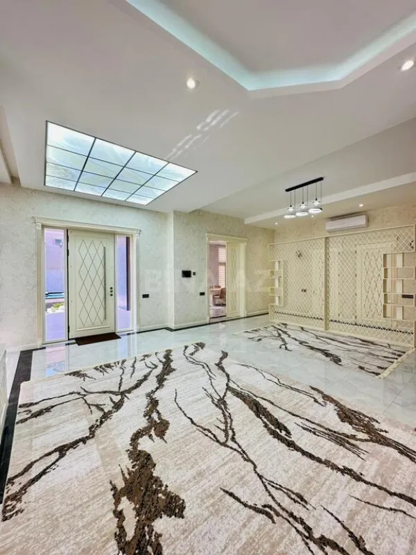 Satılır 6 otaqlı həyət evi 380 m²