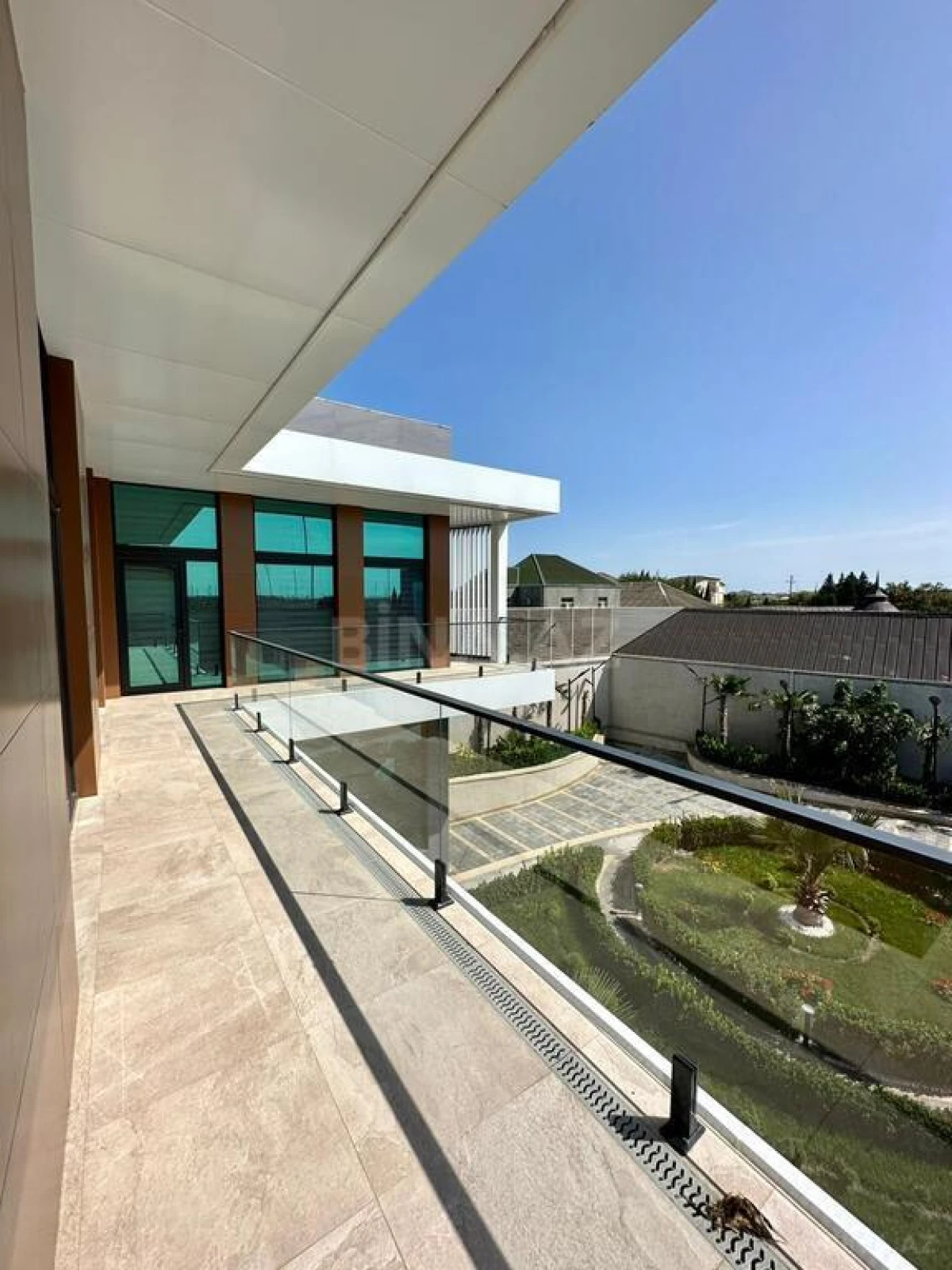 Satılır 6 otaqlı həyət evi 380 m²