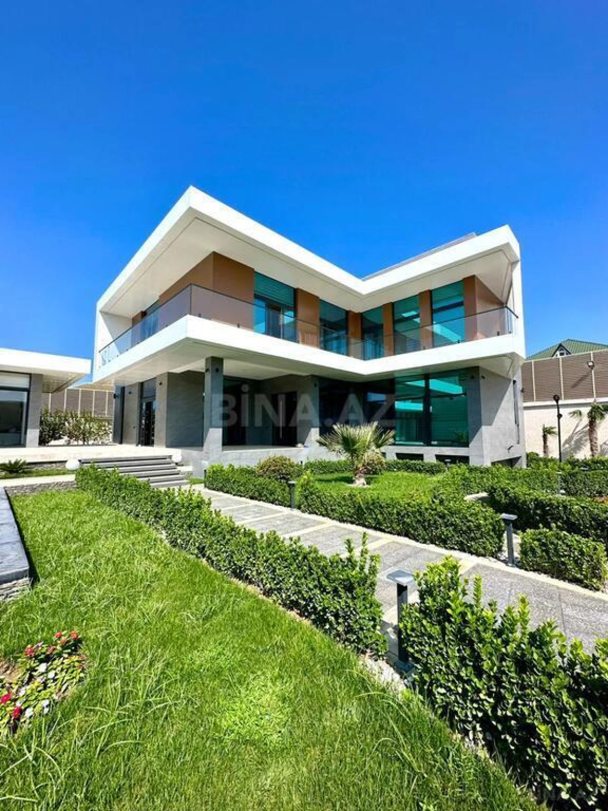 Satılır 6 otaqlı həyət evi 380 m²