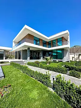 Satılır 6 otaqlı həyət evi 380 m²