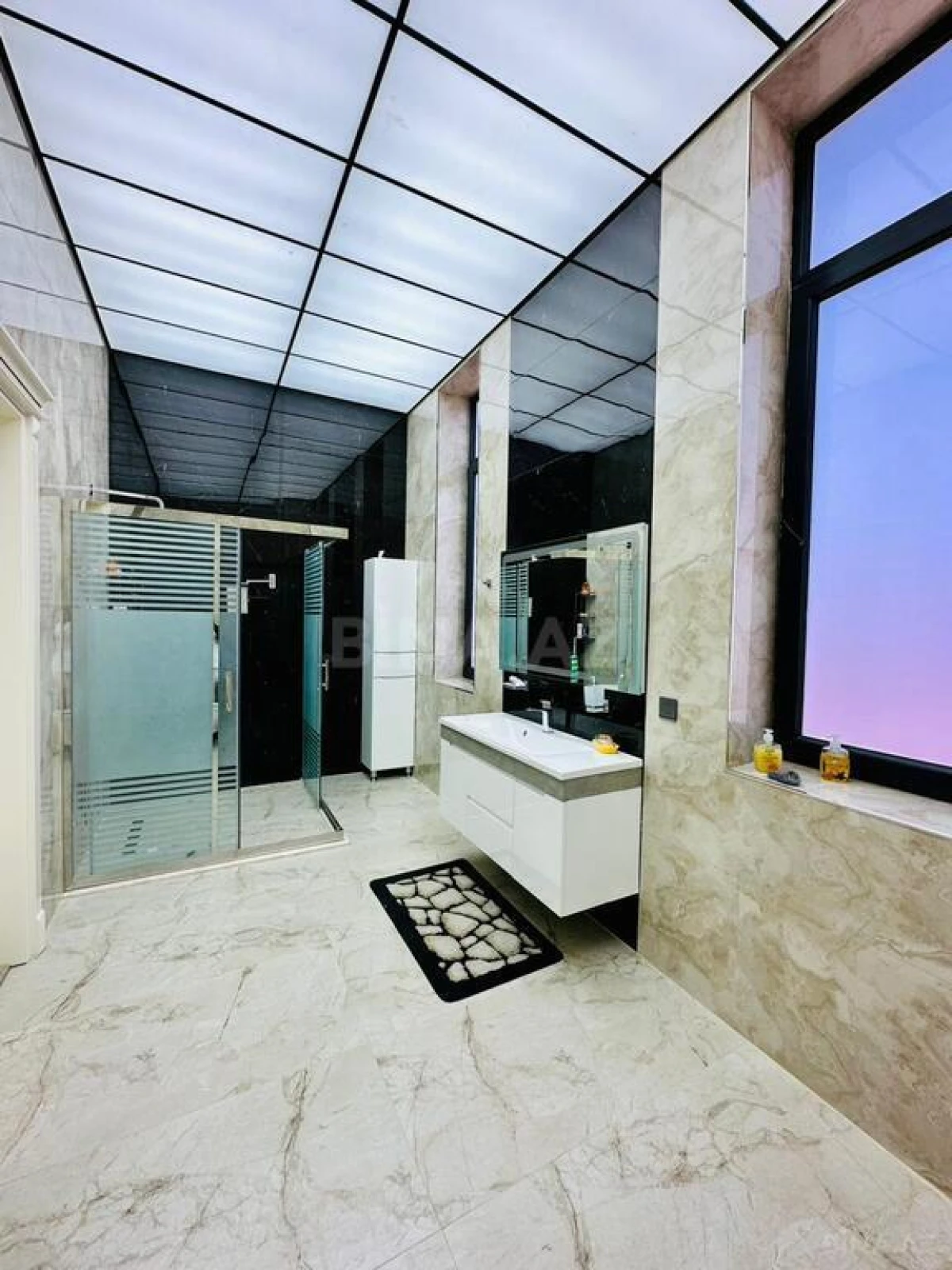 Satılır 6 otaqlı həyət evi 380 m²