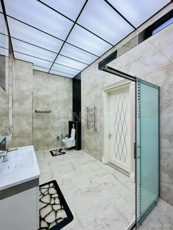 Satılır 6 otaqlı həyət evi 380 m²