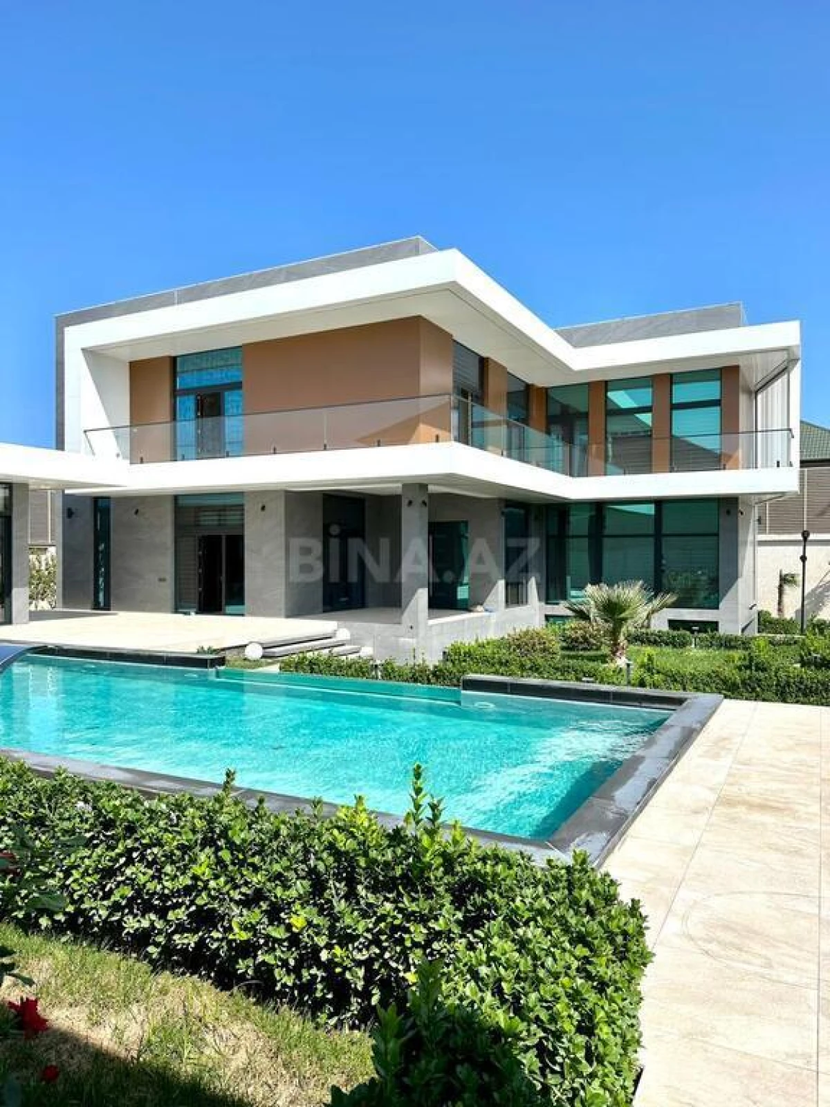 Satılır 6 otaqlı həyət evi 380 m²