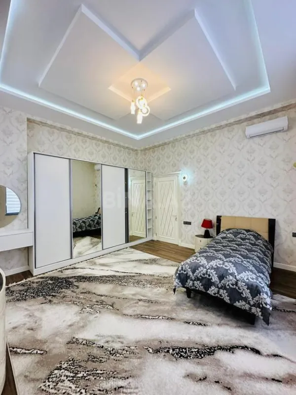 Satılır 6 otaqlı həyət evi 380 m²