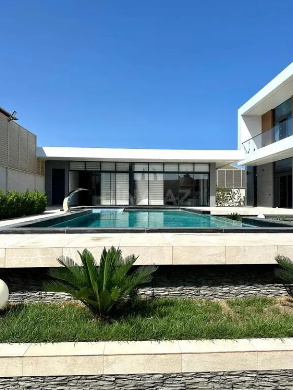 Satılır 6 otaqlı həyət evi 380 m²