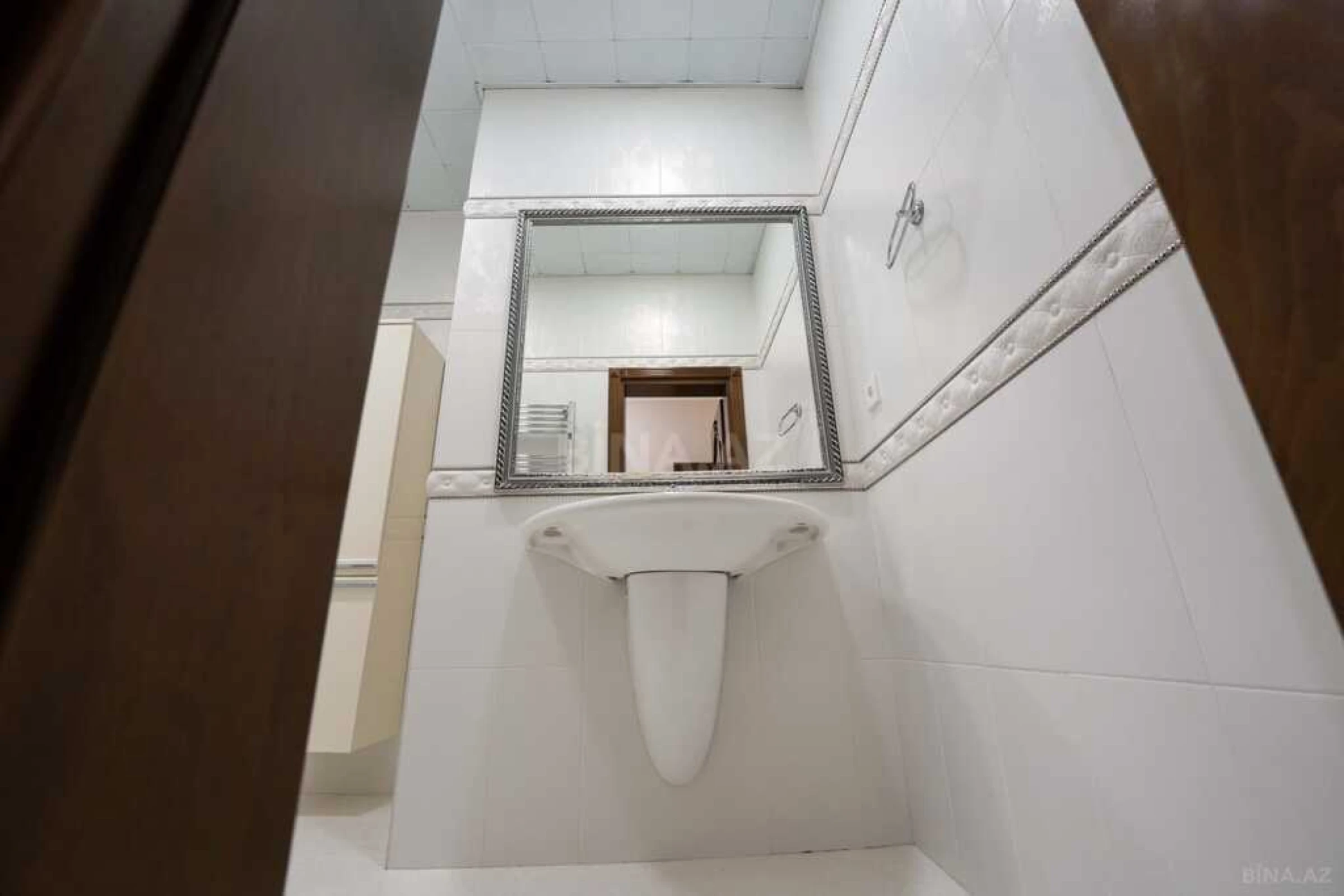 Satılır 11 otaqlı həyət evi 398 m²