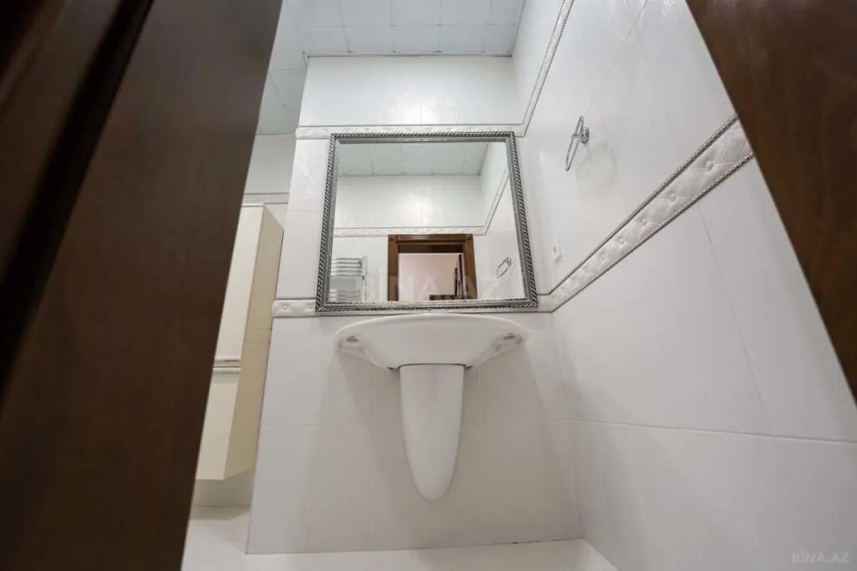 Satılır 11 otaqlı həyət evi 398 m²