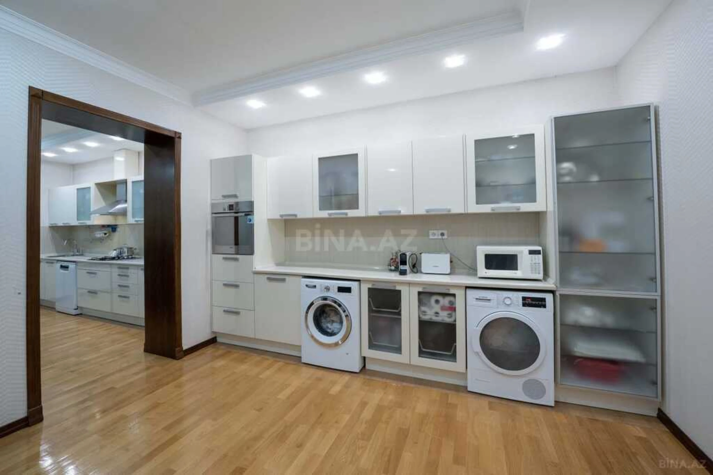 Satılır 11 otaqlı həyət evi 398 m²