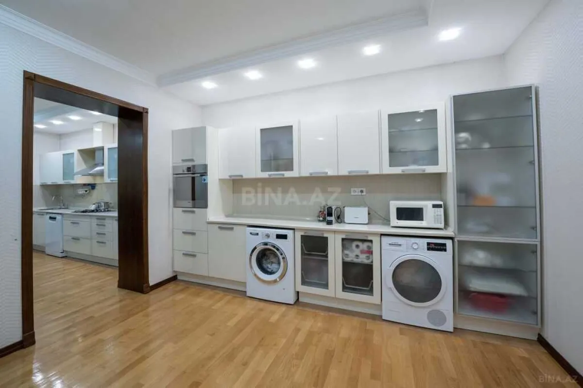 Satılır 11 otaqlı həyət evi 398 m²