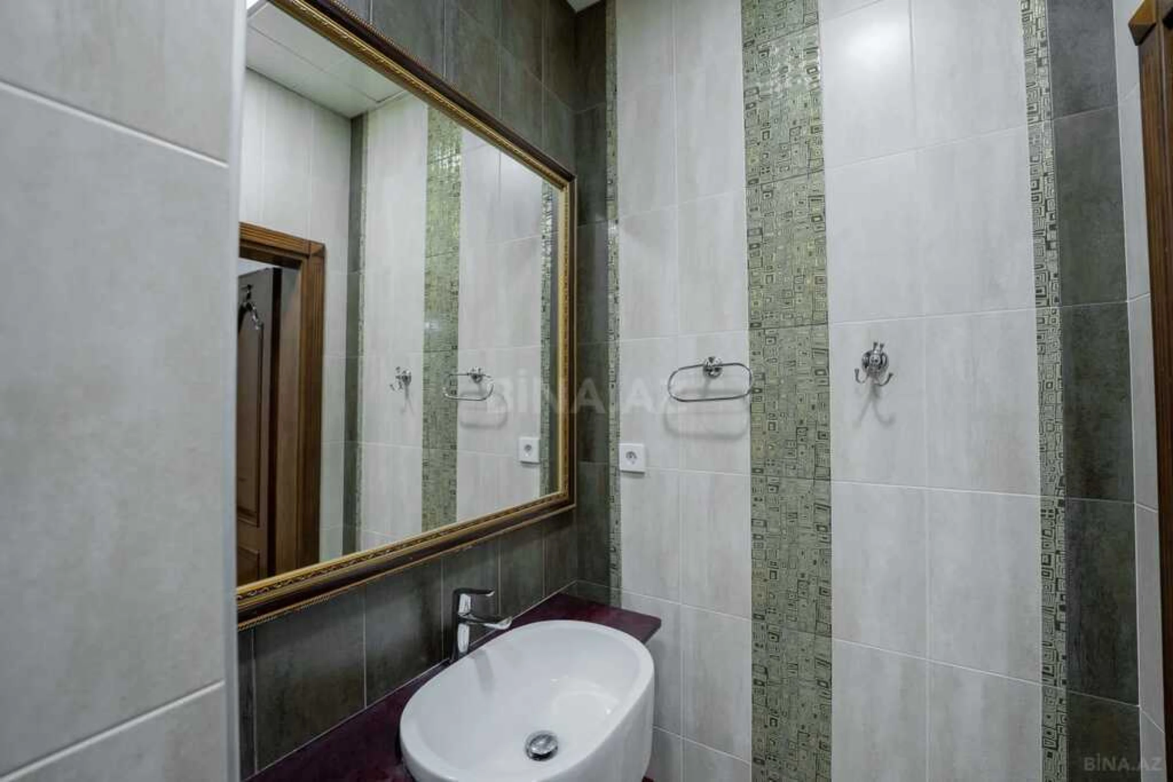 Satılır 11 otaqlı həyət evi 398 m²
