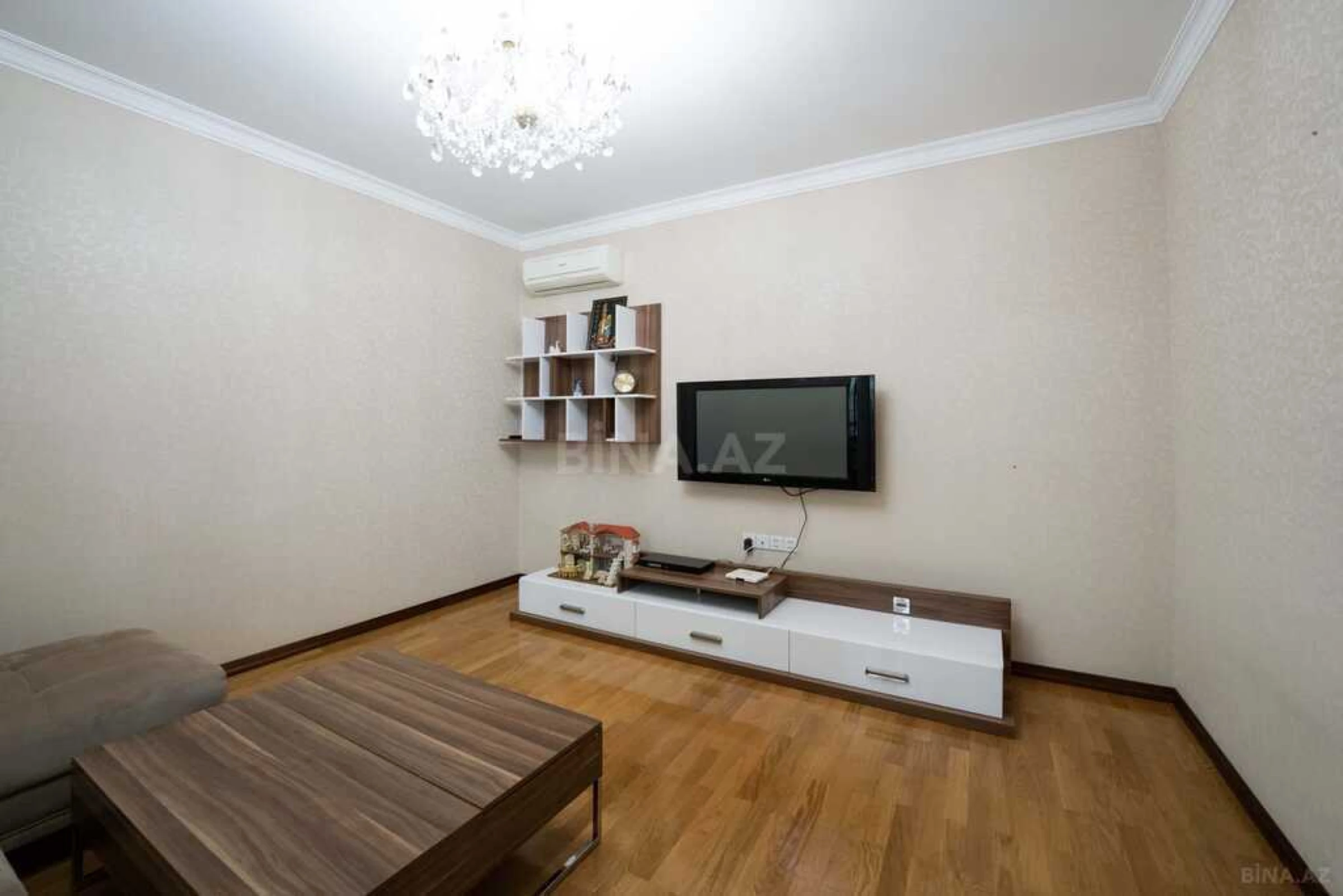 Satılır 11 otaqlı həyət evi 398 m²