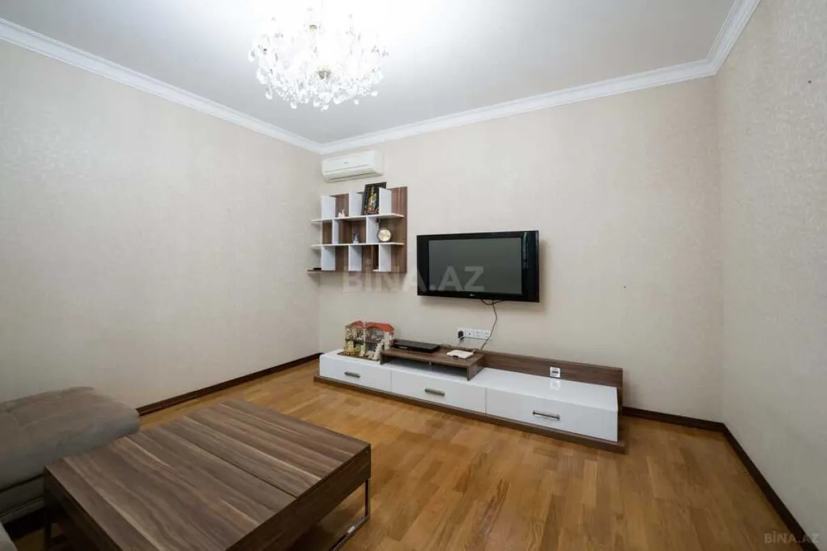 Satılır 11 otaqlı həyət evi 398 m²
