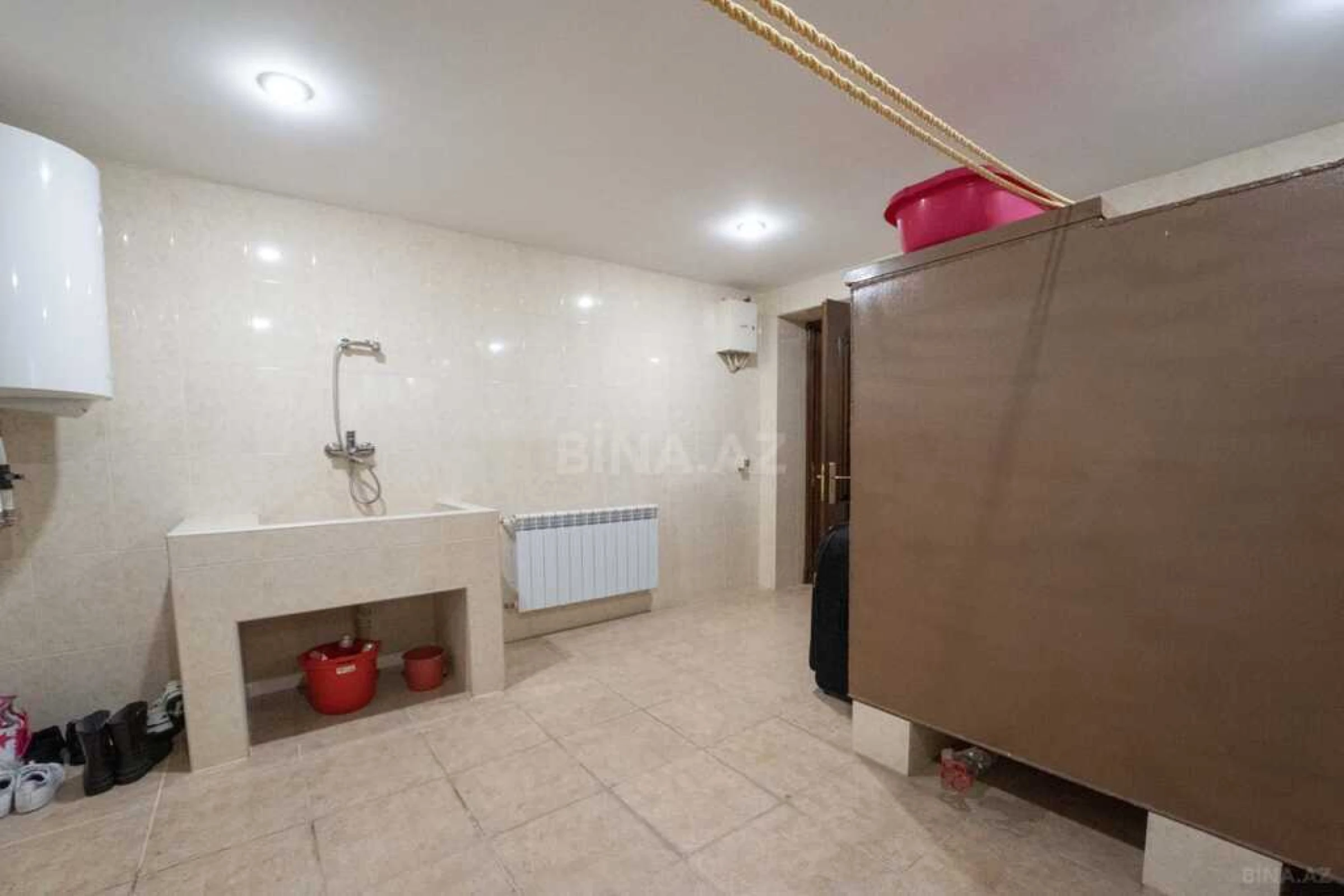 Satılır 11 otaqlı həyət evi 398 m²