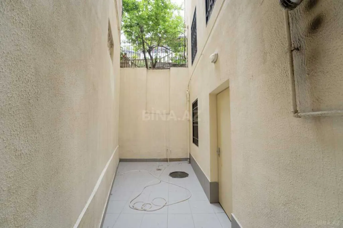 Satılır 11 otaqlı həyət evi 398 m²