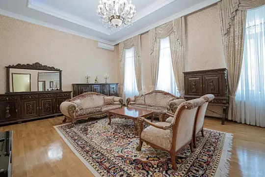 Satılır 11 otaqlı həyət evi 398 m² — Bakı, İçərişəhər 11 otaq 398.00 m²