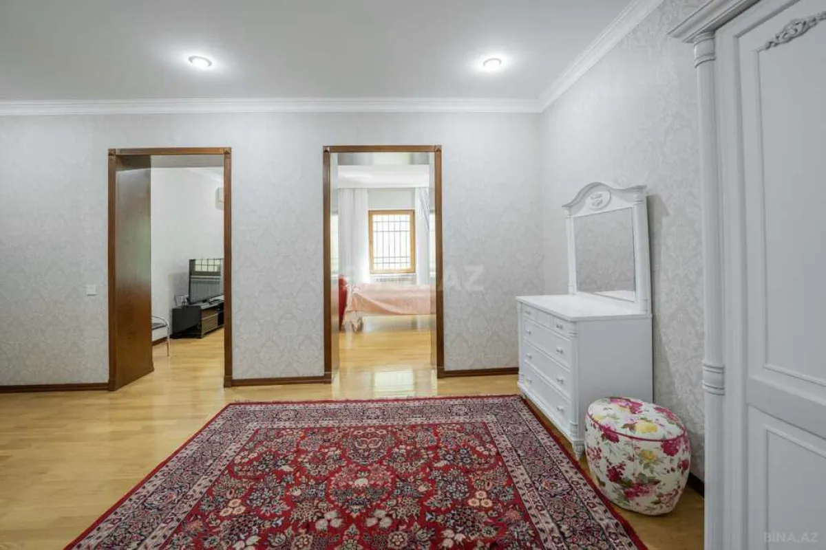 Satılır 11 otaqlı həyət evi 398 m²