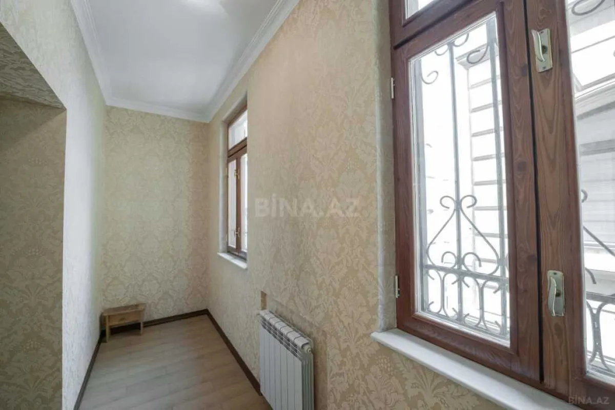 Satılır 11 otaqlı həyət evi 398 m²