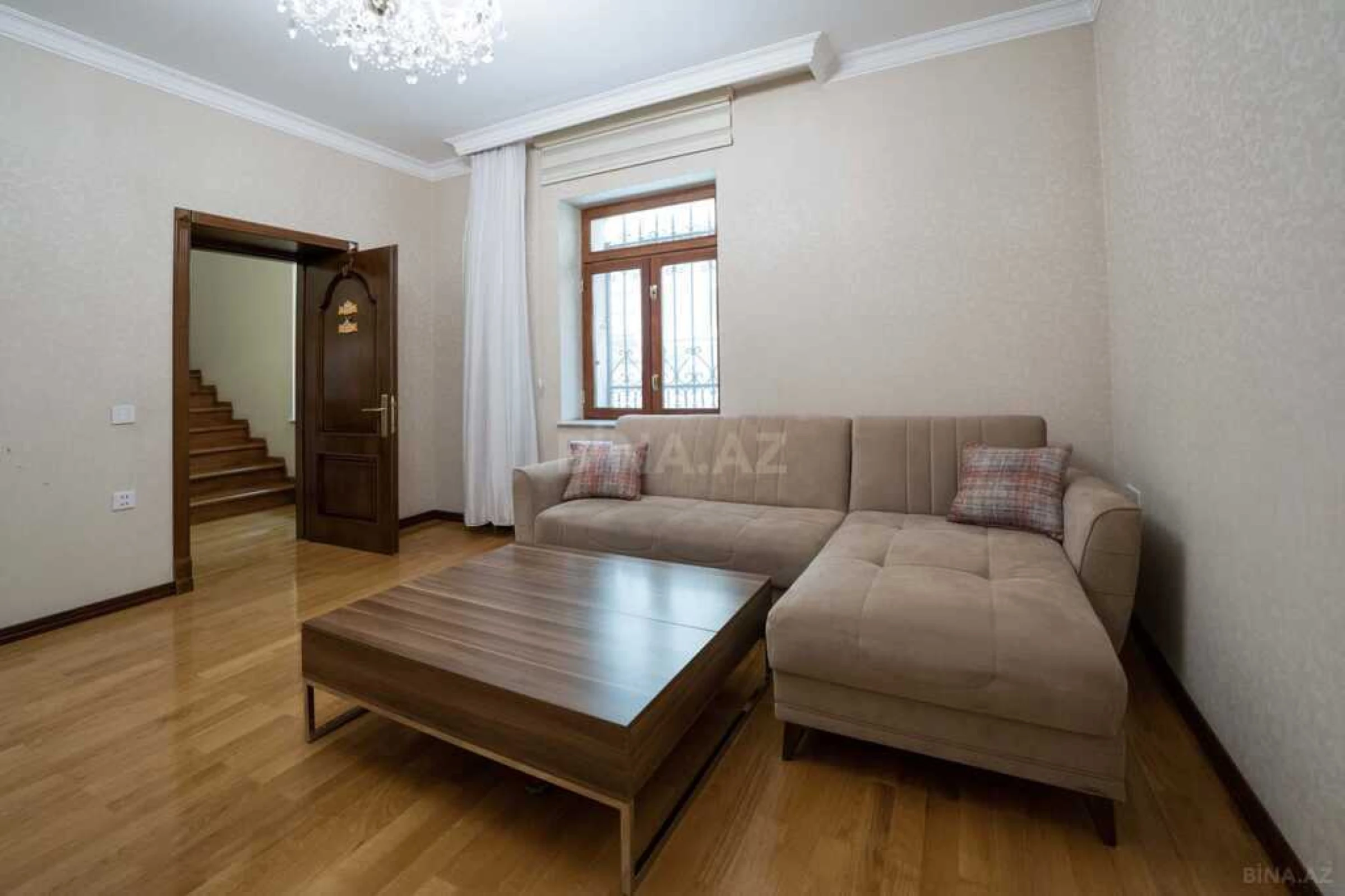 Satılır 11 otaqlı həyət evi 398 m²