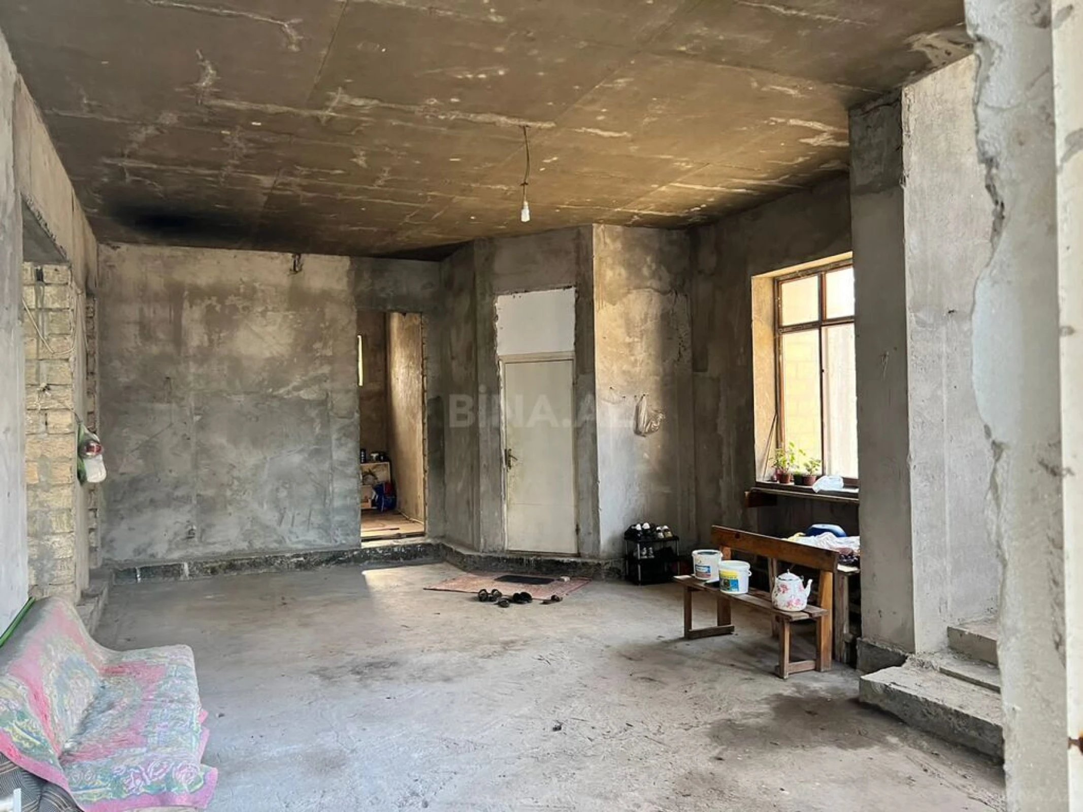 Satılır 9 otaqlı həyət evi 672 m²