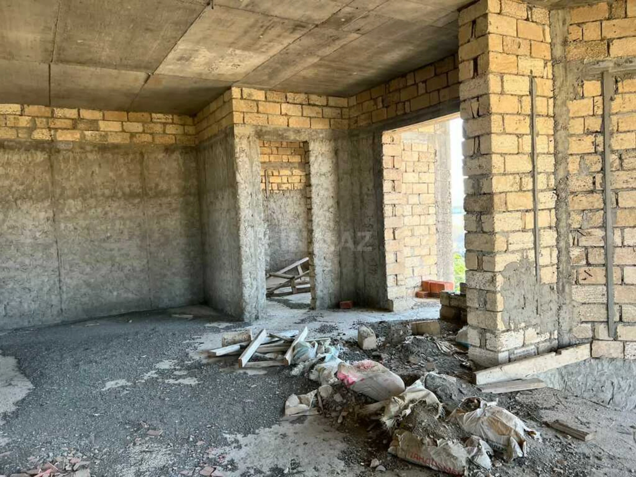 Satılır 9 otaqlı həyət evi 672 m²