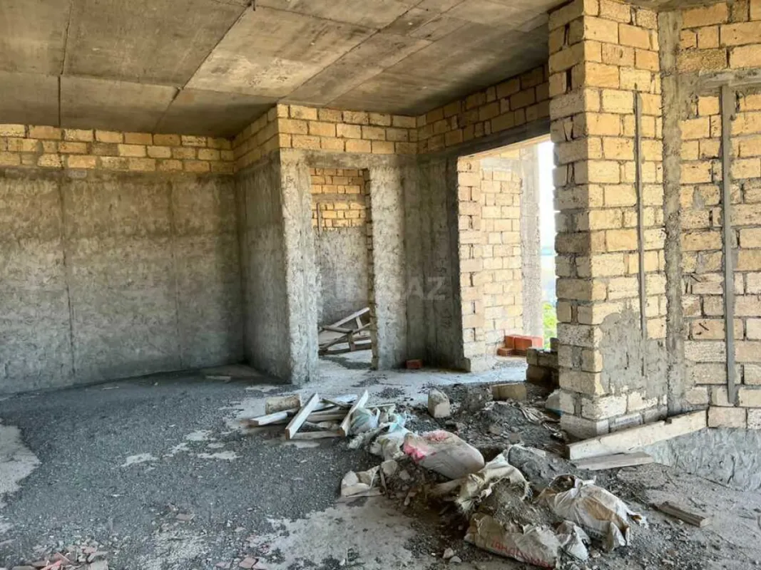 Satılır 9 otaqlı həyət evi 672 m²