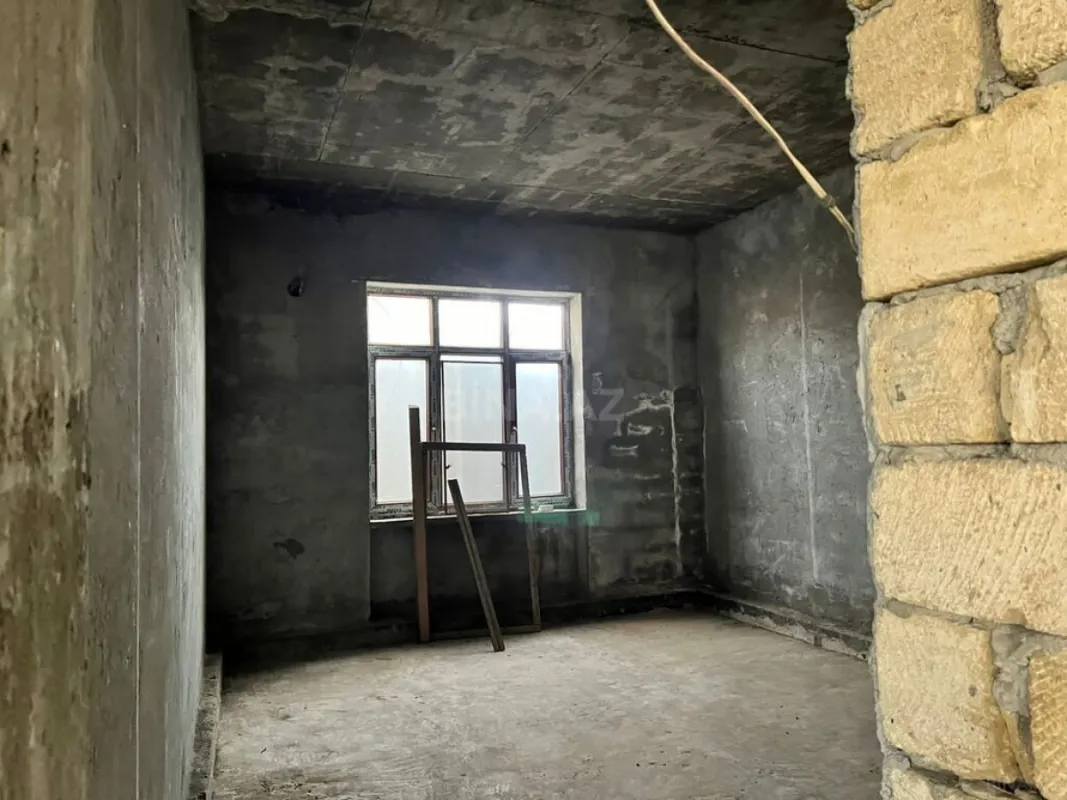 Satılır 9 otaqlı həyət evi 672 m²