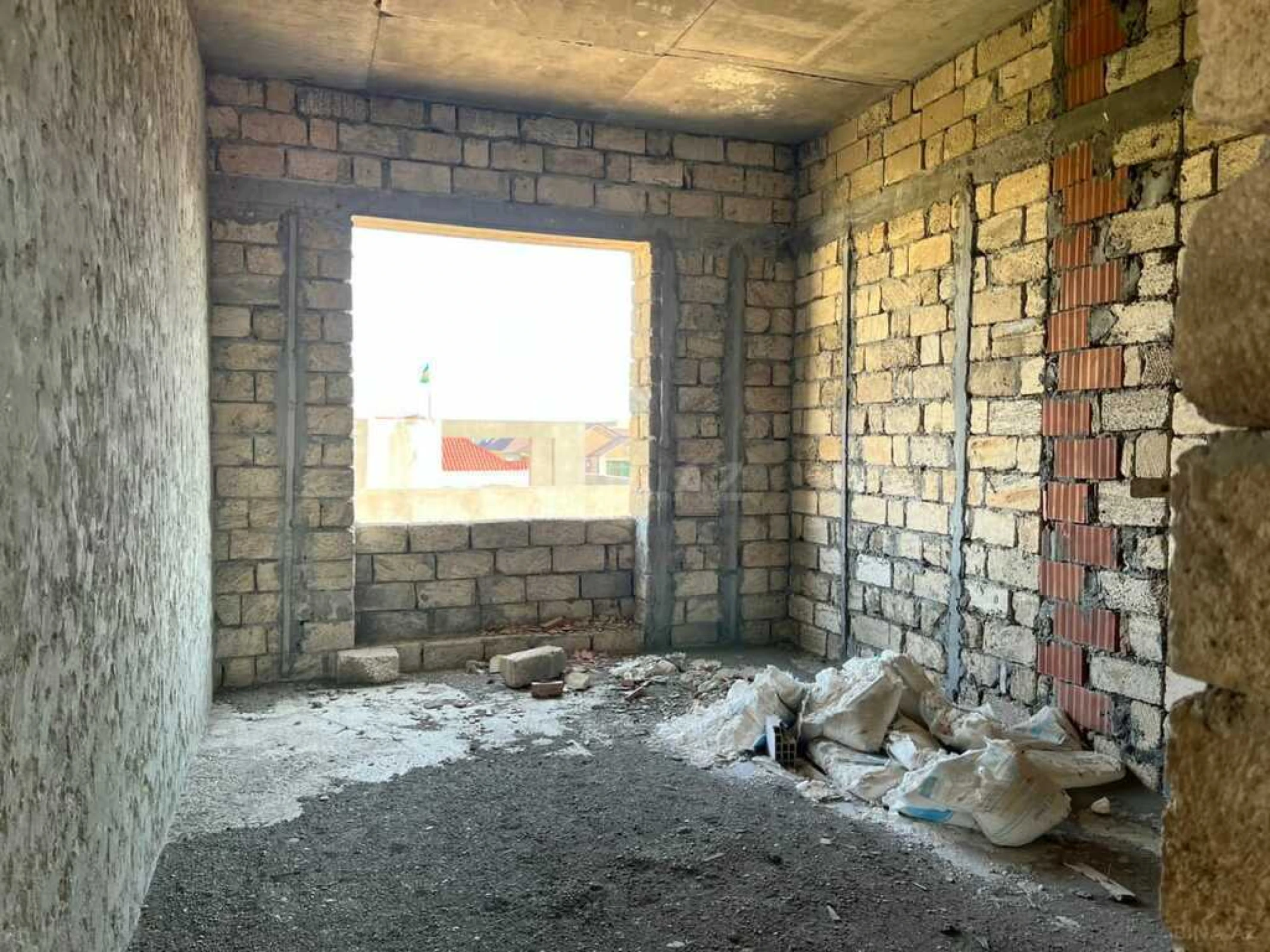 Satılır 9 otaqlı həyət evi 672 m²