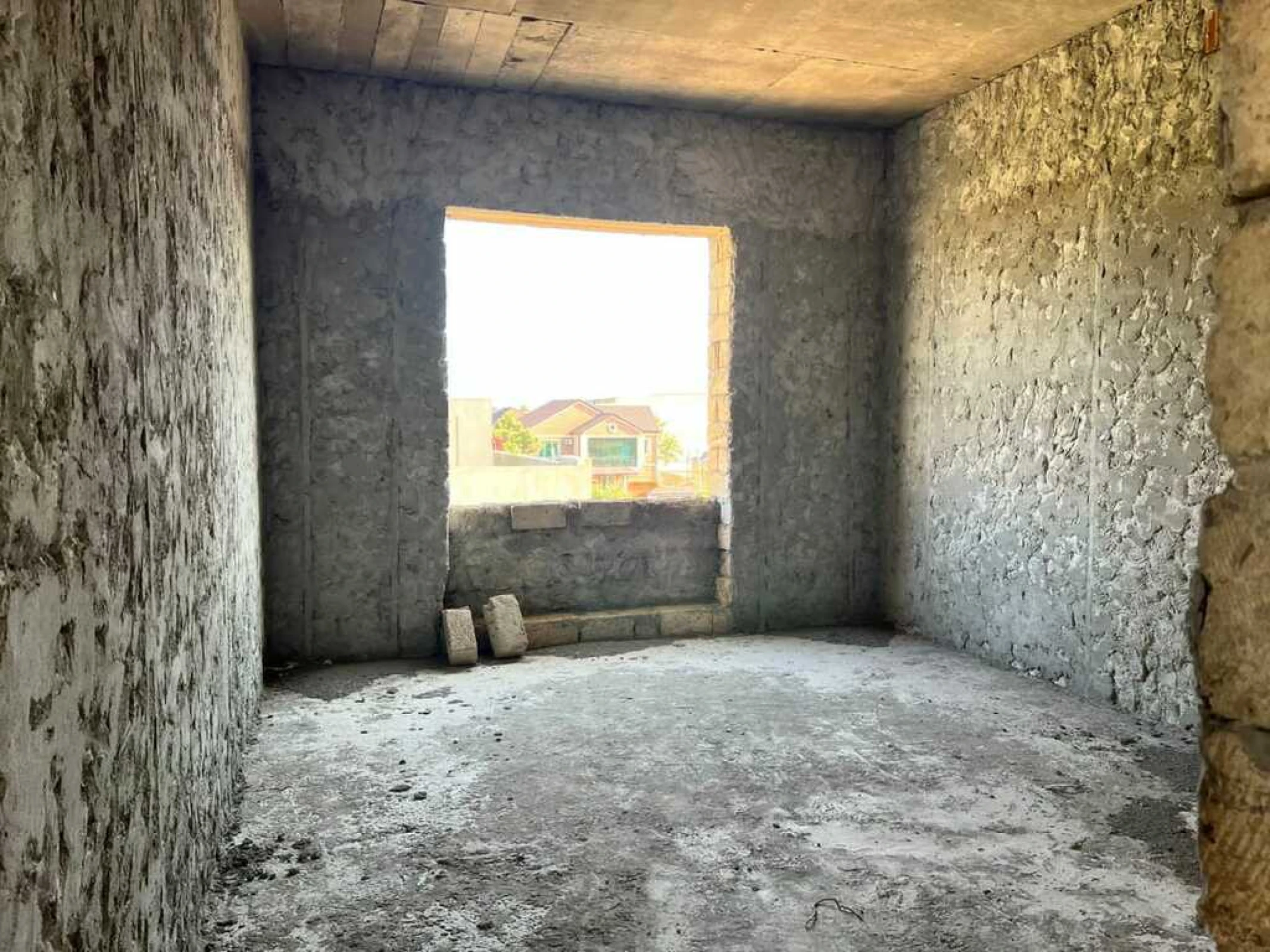 Satılır 9 otaqlı həyət evi 672 m²