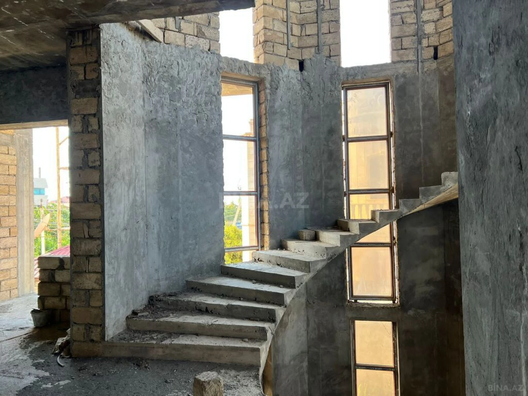 Satılır 9 otaqlı həyət evi 672 m²