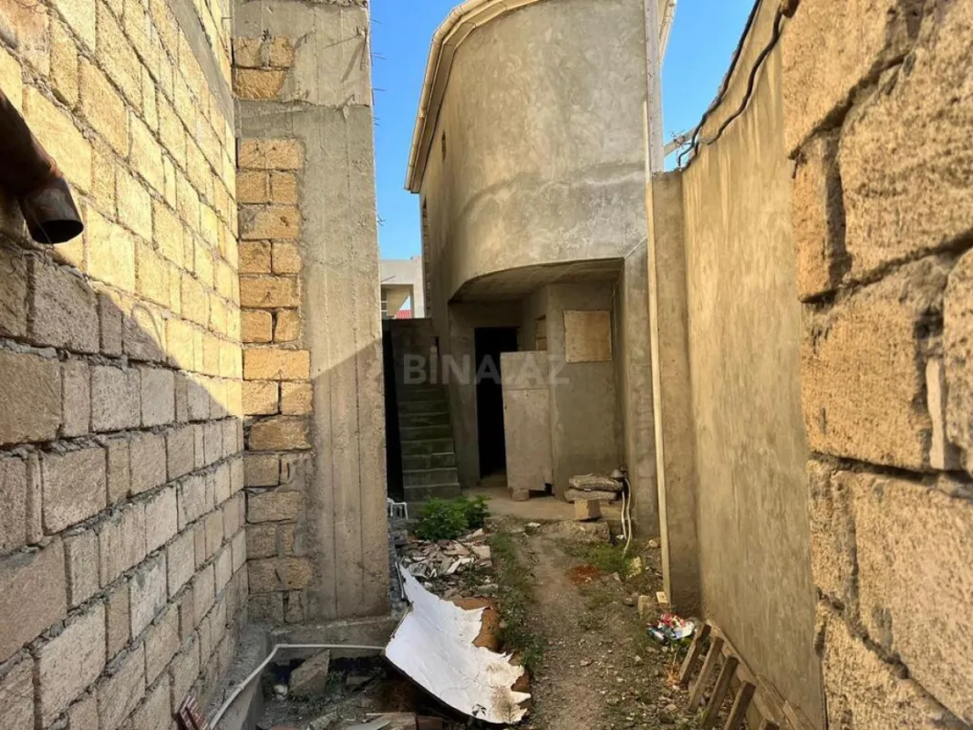 Satılır 9 otaqlı həyət evi 672 m²