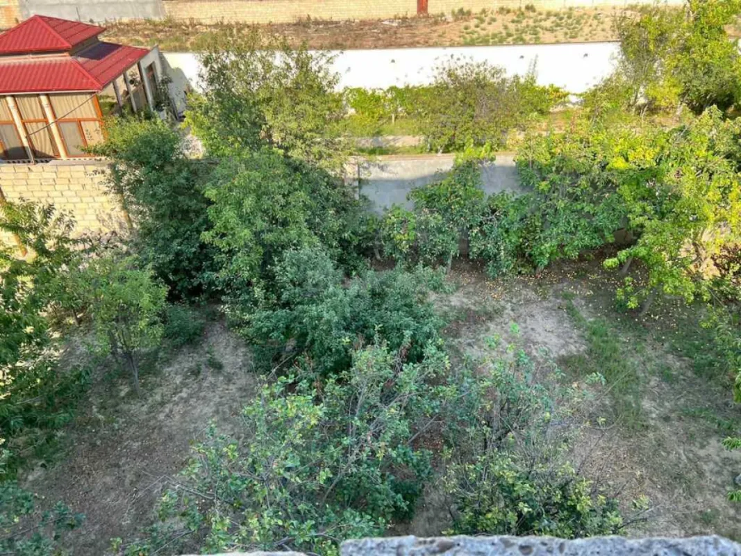 Satılır 9 otaqlı həyət evi 672 m²