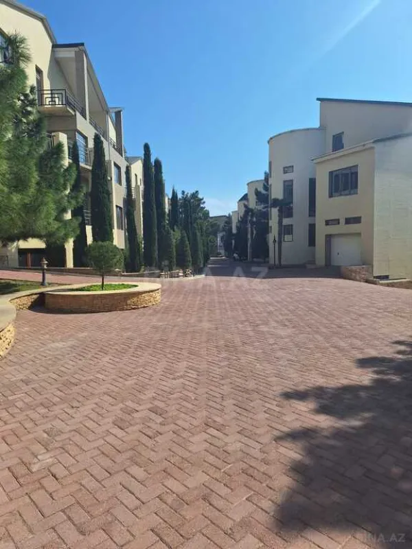 Satılır 11 otaqlı həyət evi 540 m²