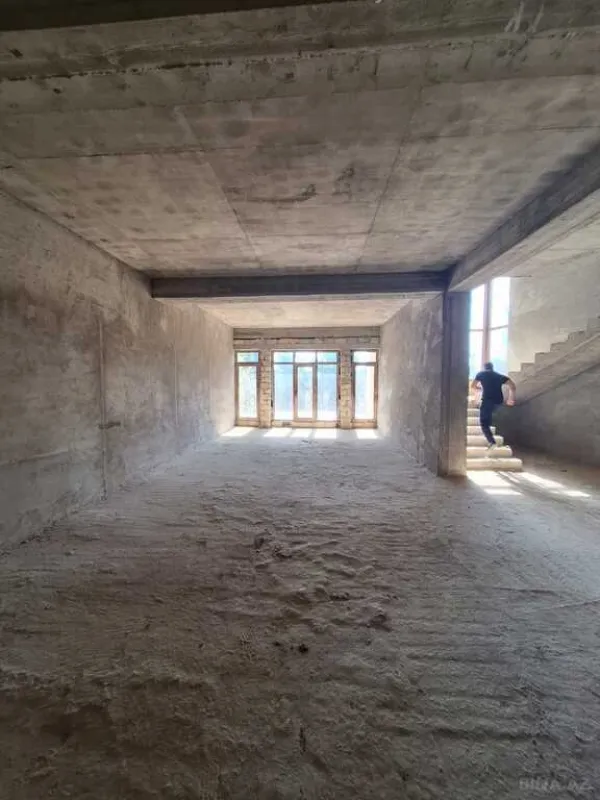 Satılır 11 otaqlı həyət evi 540 m²