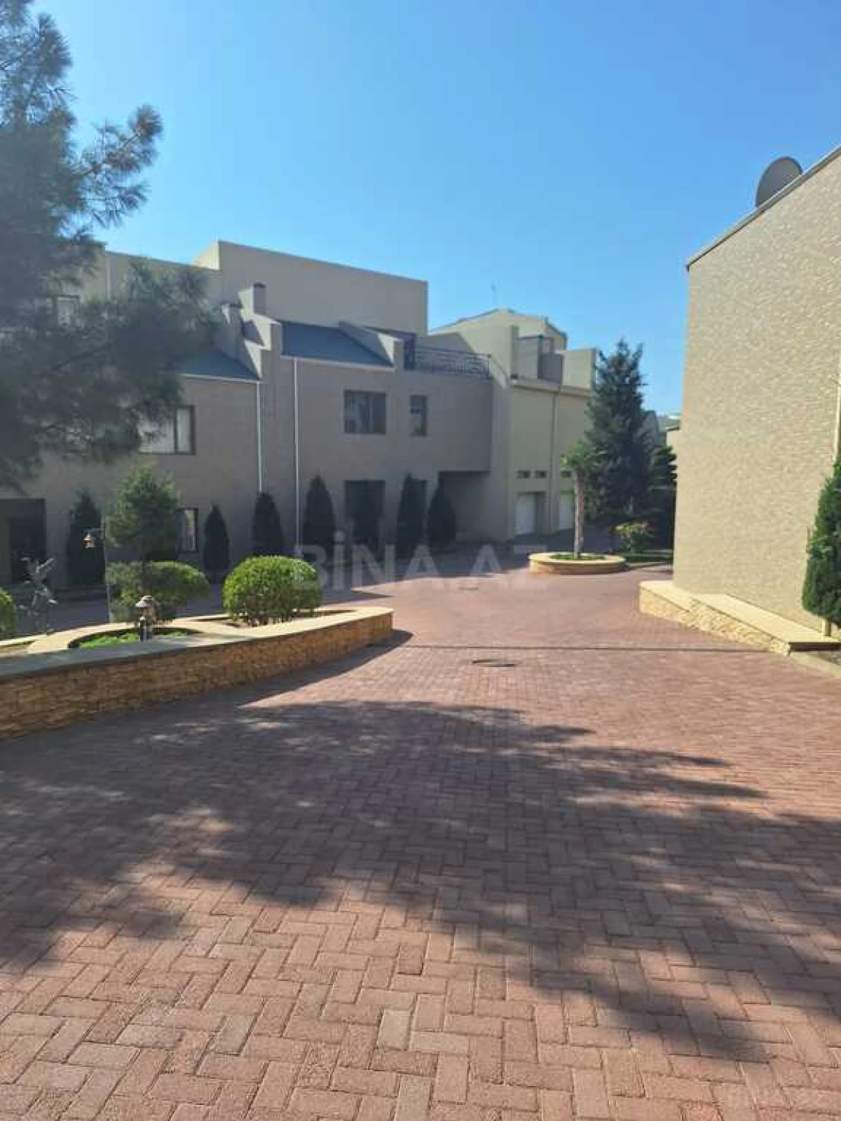 Satılır 11 otaqlı həyət evi 540 m²