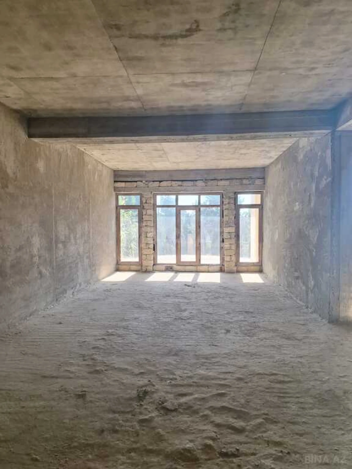 Satılır 11 otaqlı həyət evi 540 m²