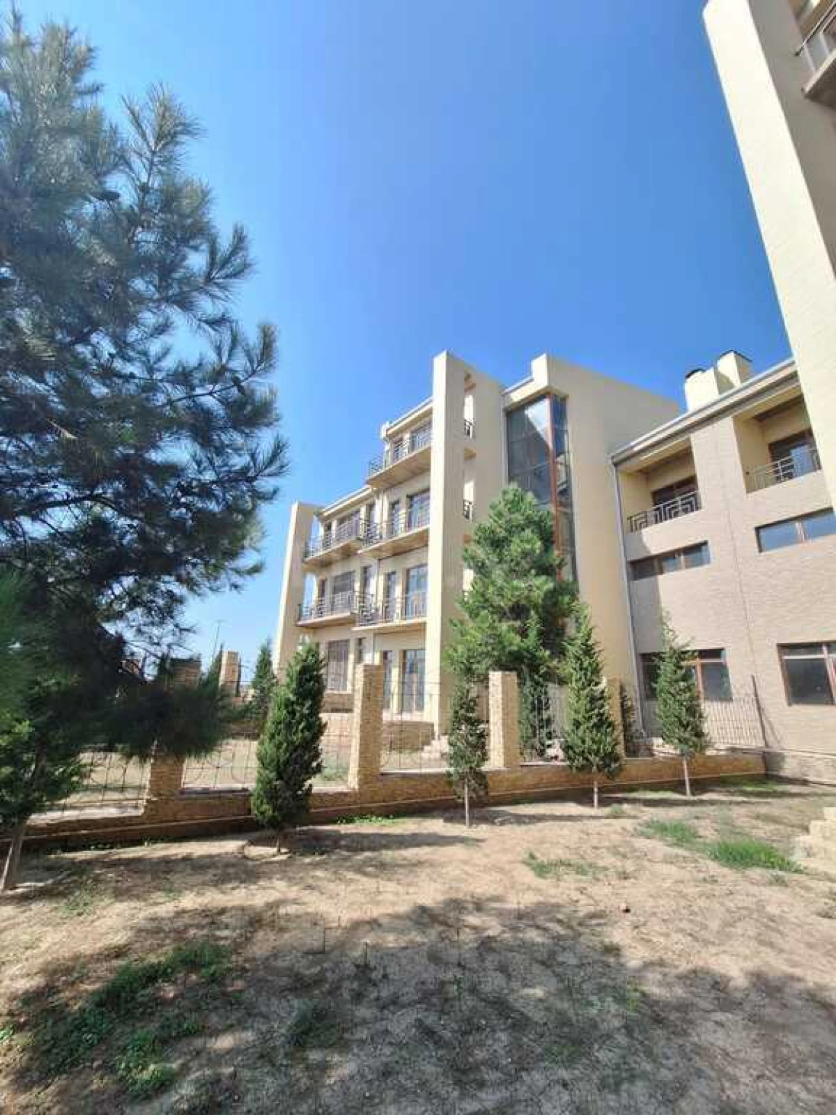Satılır 11 otaqlı həyət evi 540 m²