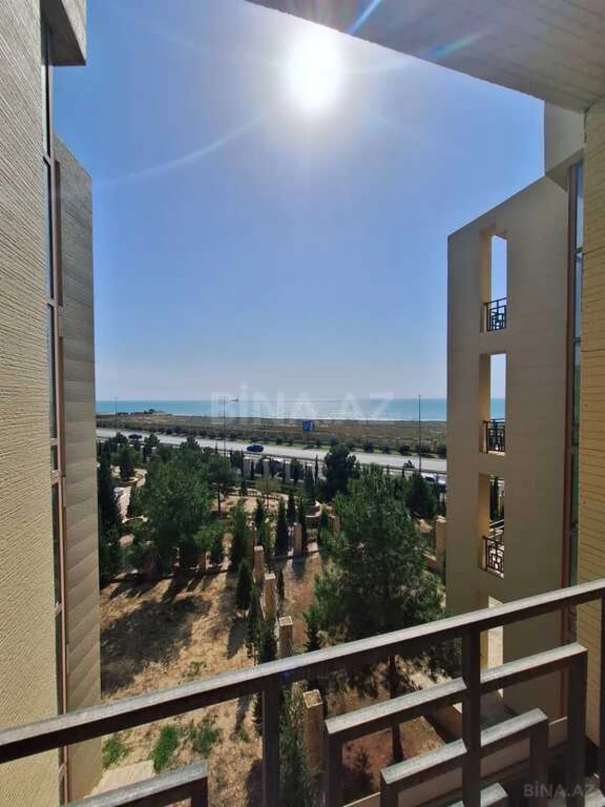 Satılır 11 otaqlı həyət evi 540 m²