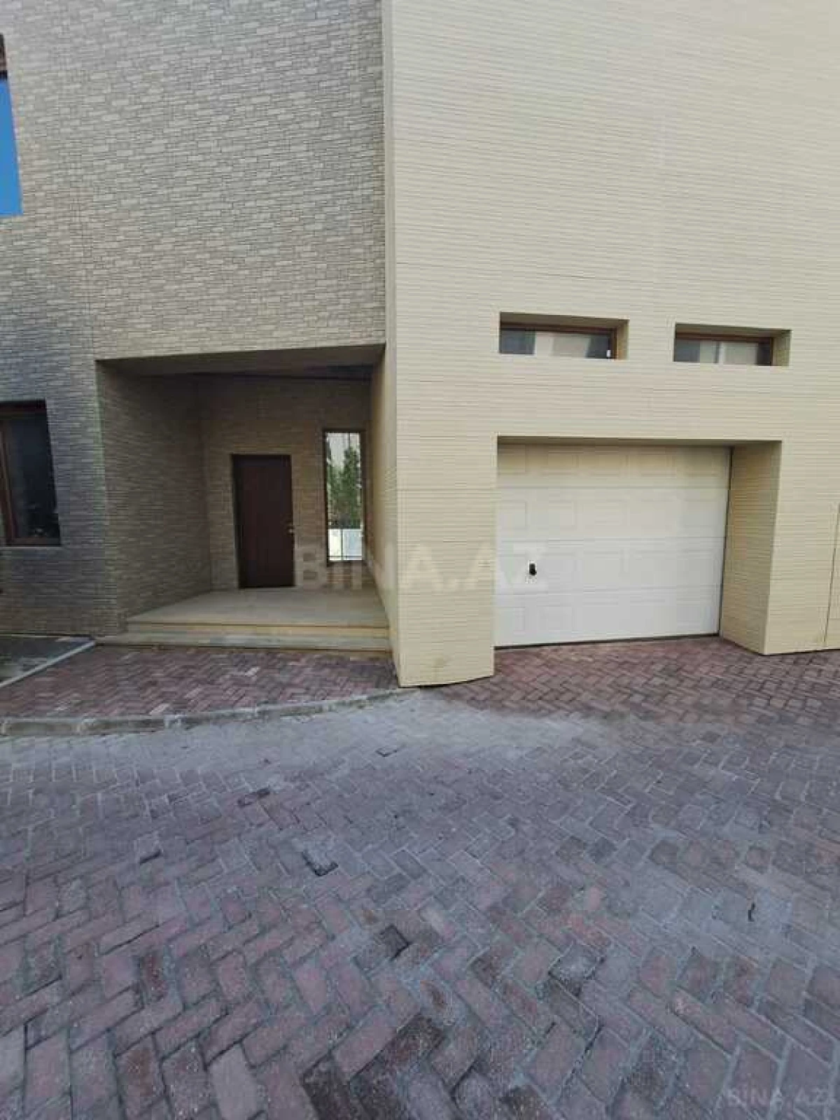 Satılır 11 otaqlı həyət evi 540 m²